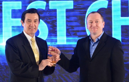 Taiwan President Dr. Ying-Jeou Ma and Scott Herkelman, general manager of NVIDIA's GeForce business.