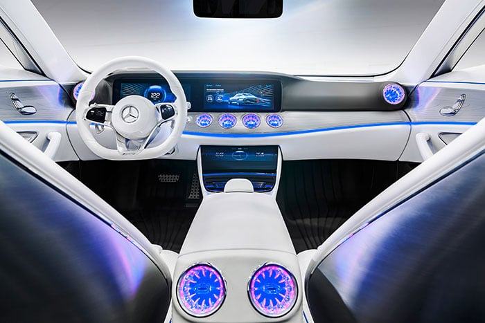 这款 IAA 概念车的内部构造流畅优雅，搭载了采用 NVIDIA  技术的数字驾驶舱。