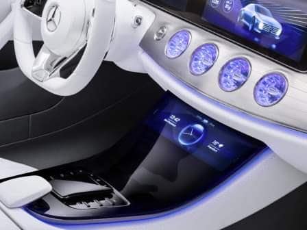 采用触摸式操作理念的奔驰概念车 Concept IAA (智能空气动力车)。