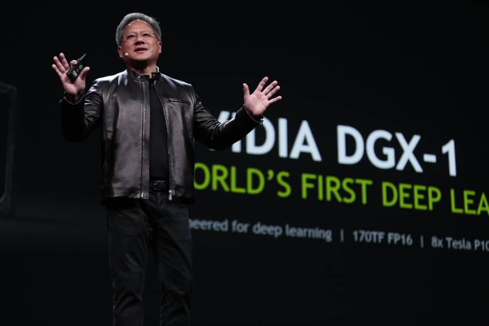 NVIDIA 首席执行官黄仁勋在 2016 年 GPU 技术大会上宣布推出公司第一台深度学习超级计算机 NVIDIA DGX-1。