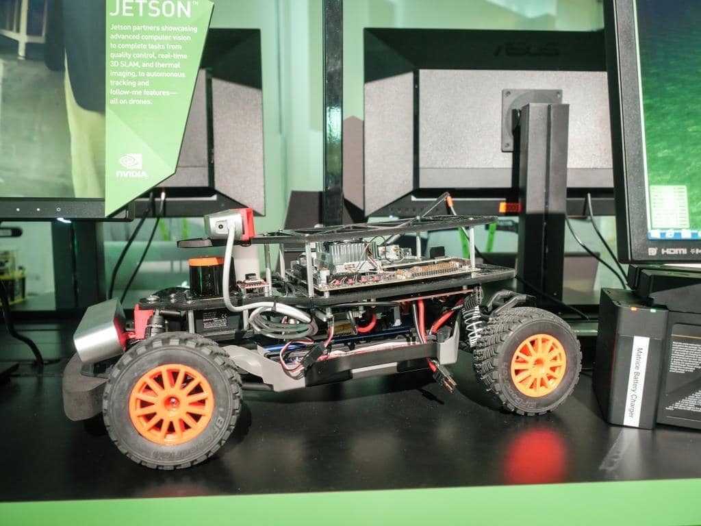  来自 MIT  Sertac Karaman 教授的机器人赛车。