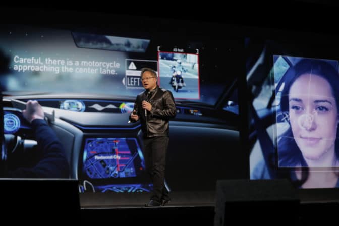 AI Co-Pilotについて説明する NVIDIA CEO のジェンスン・フアンの写真
