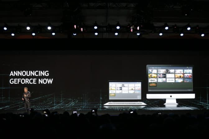 「GeForce Now」サービスを発表する NVIDIA CEO のジェンスン・フアンの写真