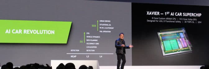 講演する NVIDIA のフアンの写真