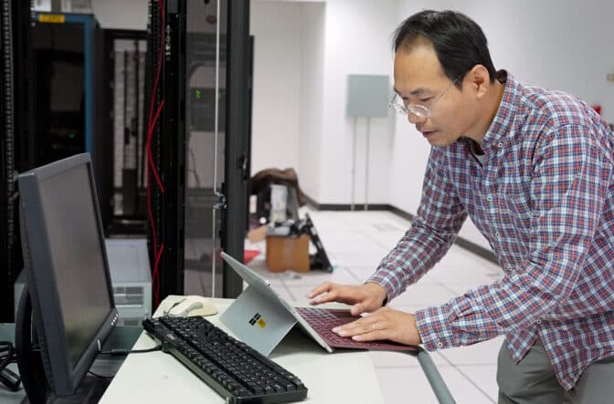 Pic of Brookhaven’s Shinjae Yoo prepares to scale up his quantum work on the Perlmutter supercomputer.