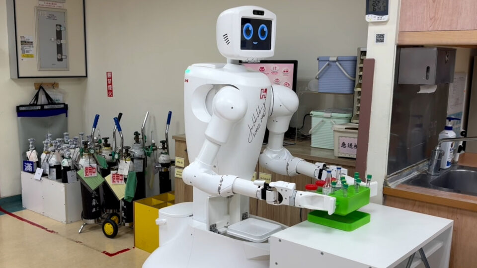 humanoid robot unloading medicine in hospital